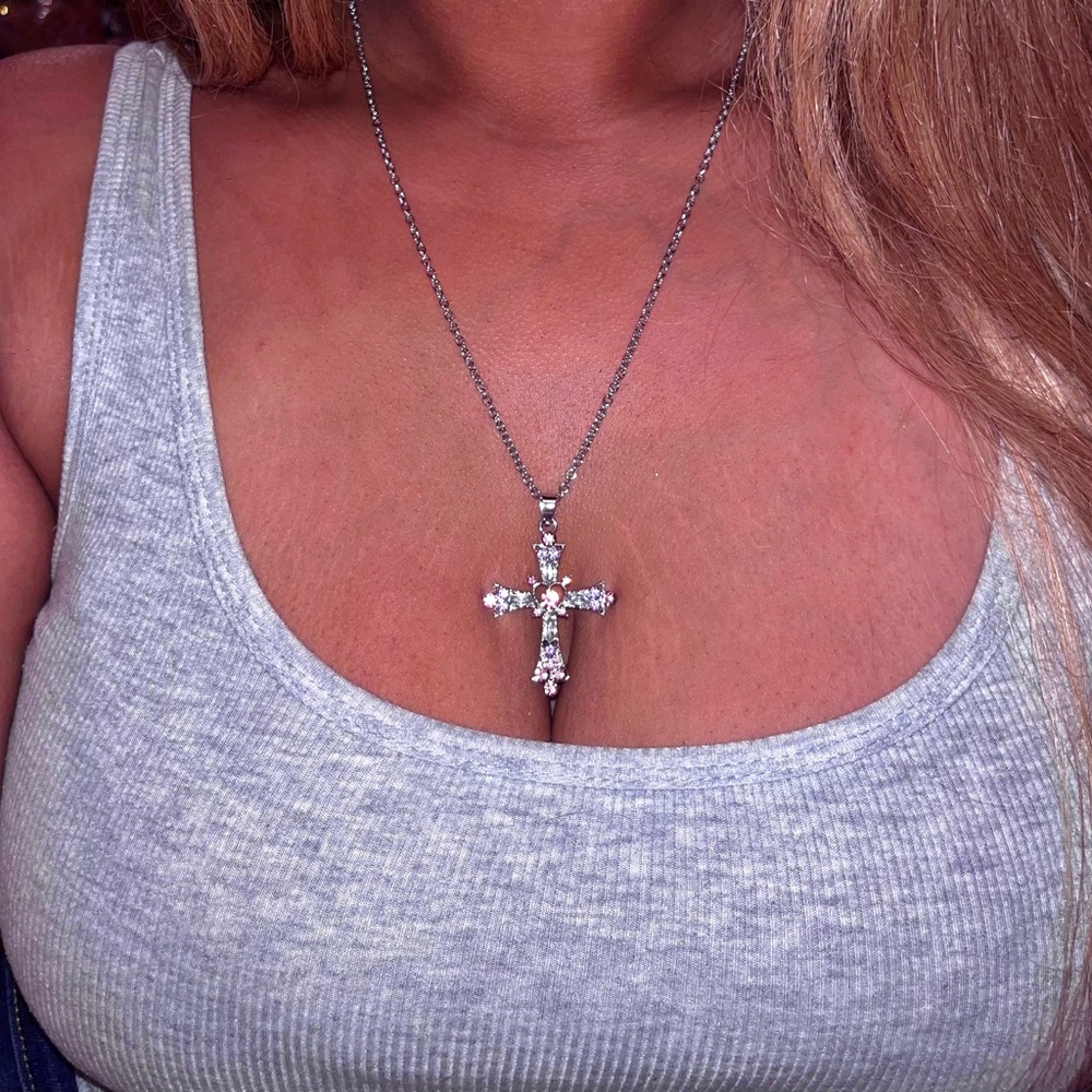 Rhinestone Cross Necklace. ☆
